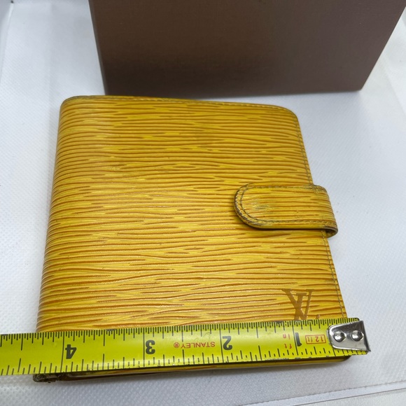 Louis Vuitton Epi Leather Porte Billes Compact Wallet - Picture 14 of 14